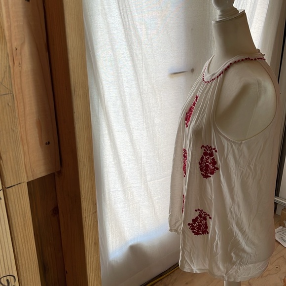 LOFT SLEEVELESS TOP SIZE SMALL - Picture 3 of 5